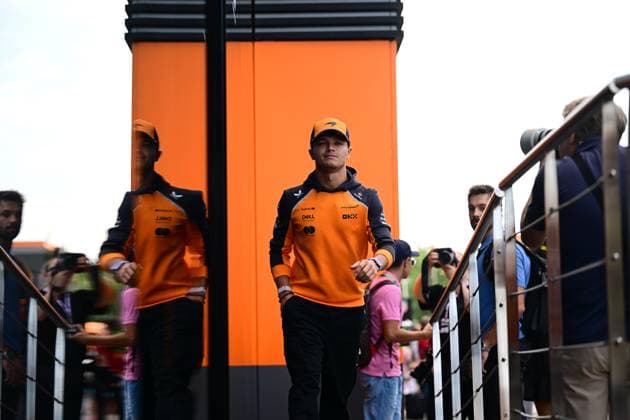 F1 Grand Prix of Italy - Practice Lando Norris of the McLaren F1 Team walks during the free practice of the Italian GP, the 16th round of the Formula 1 World Championship, WM, Weltmeisterschaft in Autodromo Nazionale di Monza, Monza, Lombardy, Italy, on September 5, 2025. Monza Lombardy Italy  Copyright: xAndreaxDiodatox originalFilename:diodato-formula1250905_npeGY.jpg