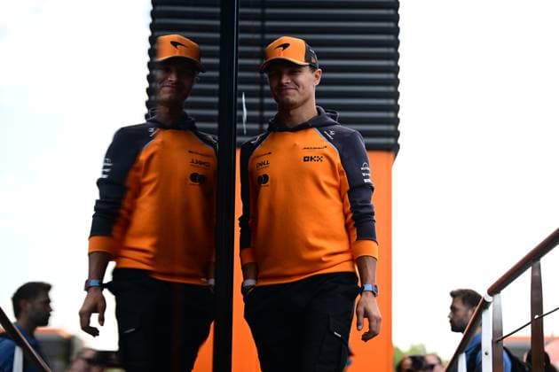 F1 Grand Prix of Italy - Practice Lando Norris of the McLaren F1 Team walks during the free practice of the Italian GP, the 16th round of the Formula 1 World Championship, WM, Weltmeisterschaft in Autodromo Nazionale di Monza, Monza, Lombardy, Italy, on September 5, 2025. Monza Lombardy Italy  Copyright: xAndreaxDiodatox originalFilename:diodato-formula1250905_npqfk.jpg