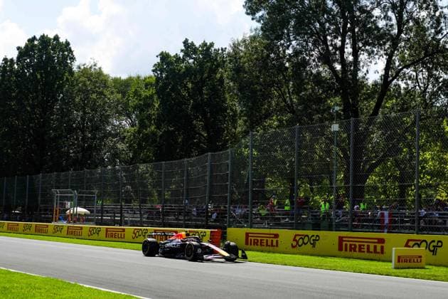 F1 - ITALIAN GRAND PRIX 2025 01 VERSTAPPEN Max (nld), Red Bull Racing RB21, action during the 2025 Formula 1 Pirelli Grand Premio d™Italia, 2025 Italian Grand Prix, 16th round of the 2025 FIA Formula One World Championship, WM, Weltmeisterschaft from September 5 to 7, 2025 on the Autodromo Nazionale Monza, in Monza, Italy -  Copyright: xFLORENTxGOODENx