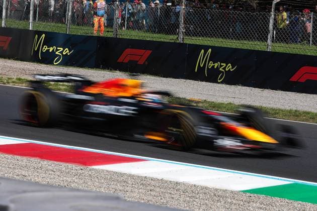 F1 - ITALIAN GRAND PRIX 2025 01 VERSTAPPEN Max (nld), Red Bull Racing RB21, action during the 2025 Formula 1 Pirelli Grand Premio d™Italia, 2025 Italian Grand Prix, 16th round of the 2025 FIA Formula One World Championship, WM, Weltmeisterschaft from September 5 to 7, 2025 on the Autodromo Nazionale Monza, in Monza, Italy - MonzaItaly  Copyright: xEricxAlonsox