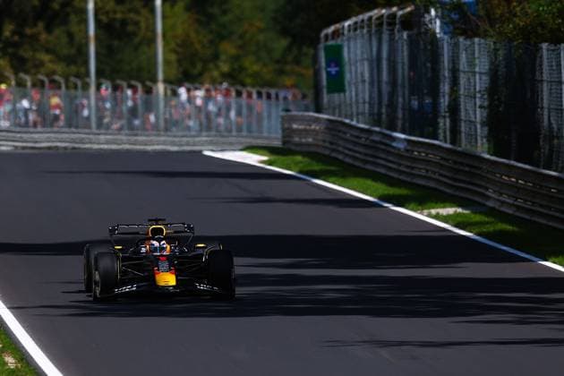 F1 - ITALIAN GRAND PRIX 2025 01 VERSTAPPEN Max (nld), Red Bull Racing RB21, action during the 2025 Formula 1 Pirelli Grand Premio d™Italia, 2025 Italian Grand Prix, 16th round of the 2025 FIA Formula One World Championship, WM, Weltmeisterschaft from September 5 to 7, 2025 on the Autodromo Nazionale Monza, in Monza, Italy - MonzaItaly  Copyright: xEricxAlonsox