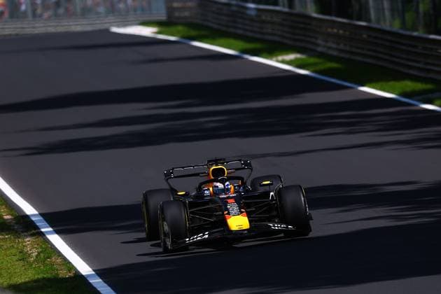 F1 - ITALIAN GRAND PRIX 2025 01 VERSTAPPEN Max (nld), Red Bull Racing RB21, action during the 2025 Formula 1 Pirelli Grand Premio d™Italia, 2025 Italian Grand Prix, 16th round of the 2025 FIA Formula One World Championship, WM, Weltmeisterschaft from September 5 to 7, 2025 on the Autodromo Nazionale Monza, in Monza, Italy - MonzaItaly  Copyright: xEricxAlonsox