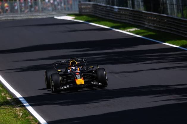 F1 - ITALIAN GRAND PRIX 2025 01 VERSTAPPEN Max (nld), Red Bull Racing RB21, action during the 2025 Formula 1 Pirelli Grand Premio d™Italia, 2025 Italian Grand Prix, 16th round of the 2025 FIA Formula One World Championship, WM, Weltmeisterschaft from September 5 to 7, 2025 on the Autodromo Nazionale Monza, in Monza, Italy - MonzaItaly  Copyright: xEricxAlonsox