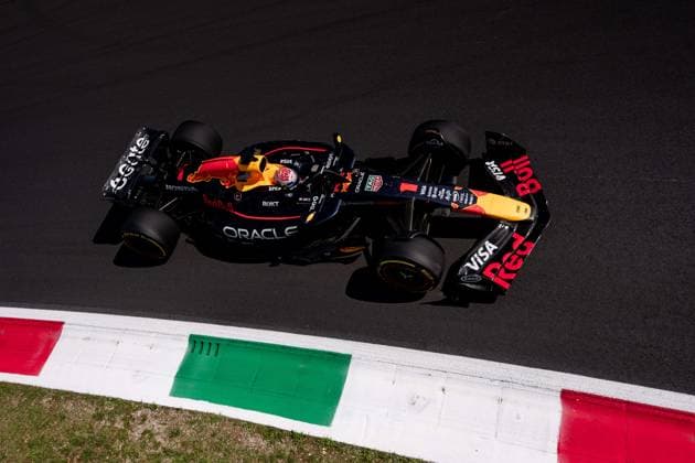 F1 - ITALIAN GRAND PRIX 2025 01 VERSTAPPEN Max (nld), Red Bull Racing RB21, action during the 2025 Formula 1 Pirelli Grand Premio d™Italia, 2025 Italian Grand Prix, 16th round of the 2025 FIA Formula One World Championship, WM, Weltmeisterschaft from September 5 to 7, 2025 on the Autodromo Nazionale Monza, in Monza, Italy - MonzaItaly  Copyright: xALBERTOxVIMERCATIx