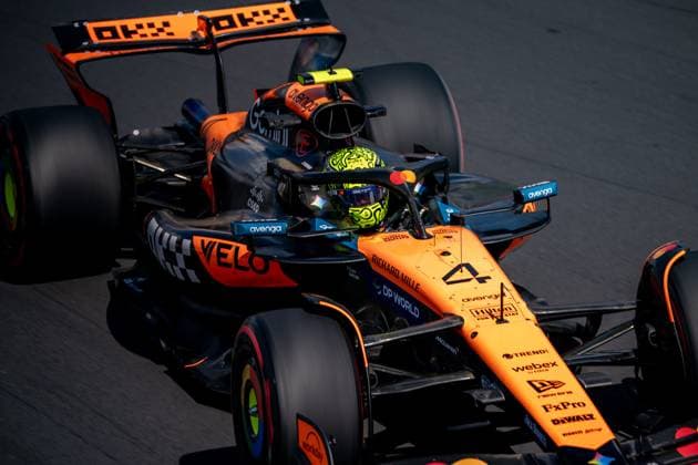 F1 - ITALIAN GRAND PRIX 2025 04 NORRIS Lando (gbr), McLaren F1 Team MCL39, action during the 2025 Formula 1 Pirelli Grand Premio d™Italia, 2025 Italian Grand Prix, 16th round of the 2025 FIA Formula One World Championship, WM, Weltmeisterschaft from September 5 to 7, 2025 on the Autodromo Nazionale Monza, in Monza, Italy - MonzaItaly  Copyright: xALBERTOxVIMERCATIx