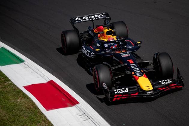 F1 - ITALIAN GRAND PRIX 2025 01 VERSTAPPEN Max (nld), Red Bull Racing RB21, action during the 2025 Formula 1 Pirelli Grand Premio d™Italia, 2025 Italian Grand Prix, 16th round of the 2025 FIA Formula One World Championship, WM, Weltmeisterschaft from September 5 to 7, 2025 on the Autodromo Nazionale Monza, in Monza, Italy - MonzaItaly  Copyright: xALBERTOxVIMERCATIx
