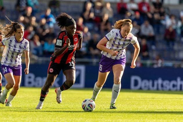 2025 09 05 xJFx Soccer Google Pixel Women Bundesliga Season 2025 2026 Eintracht Frankfurt SGS Essen v l , Nicole Anyomi Eintracht Frankfurt , Laura Pucks SGS Essen , Zweikampf, Action, Aktion, Battles for the Ball DFL DFB REGULATIONS PROHIBIT ANY USE OF PHOTOGRAPHS as IMAGE SEQUENCES and or QUASI VIDEO Copyright: JoaquimxFerreira