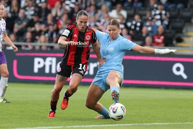 2025 09 05 xJFx Soccer Google Pixel Womens Bundesliga Season 2025 2026 Eintracht Frankfurt SGS Essen v l , GÃ raldine Reuteler Eintracht Frankfurt on the way to 2 0, Goalkeeper Kim Sindermann SGS Essen is beaten DFLB DFB REGULATIONS PROHIBIT ANY USE OF PHOTOGRAPHS as IMAGE SEQUENCES and or QUASI VIDEO Copyright: JoaquimxFerreira