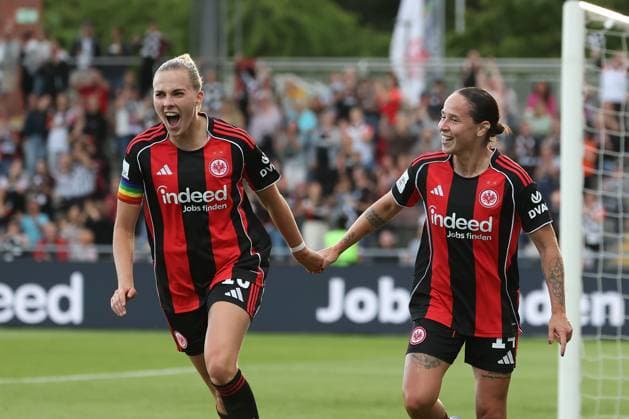 2025 09 05 xJFx Soccer Google Pixel Women Bundesliga Season 2025 2026 Eintracht Frankfurt SGS Essen v l , Laura Freigang Eintracht Frankfurt , Gâ raldine Reuteler Eintracht Frankfurt , Torjubel, Goal celebration, celebrate the goal DFL DFB REGULATIONS PROHIBIT ANY USE OF PHOTOGRAPHS as IMAGE SEQUENCES and or QUASI VIDEO Copyright: JoaquimxFerreira