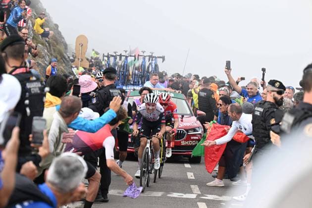 05-09-2025 Vuelta A Espana; Tappa 13 Cabezon De La Sal - Alto De L angliru; 2025, Uae Team Emirates - Xrg; 2025, Visma - Lease A Bike; Almeida, Joao; Vingegaard, Jonas; Alto De L angliru; 
