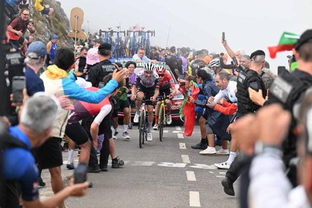 05-09-2025 Vuelta A Espana; Tappa 13 Cabezon De La Sal - Alto De L angliru; 2025, Uae Team Emirates - Xrg; 2025, Visma - Lease A Bike; Almeida, Joao; Vingegaard, Jonas; Alto De L angliru; 