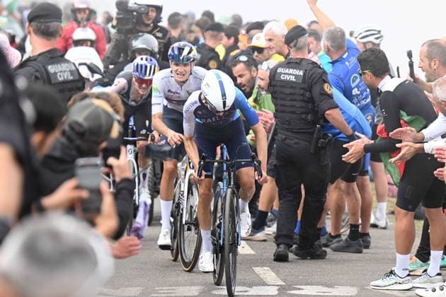 05-09-2025 Vuelta A Espana; Tappa 13 Cabezon De La Sal - Alto De L angliru; 2025, Israel - Premier Tech; 2025, Red Bull - Bora Hansgrohe; Riccitello, Matthew; Pellizzari, Giulio; Alto De L angliru; 