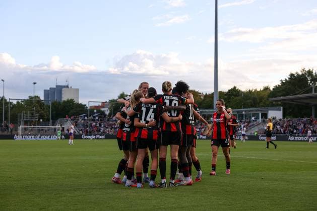 2025 09 05 xJFx Soccer Google Pixel Women Bundesliga Season 2025 2026 Eintracht Frankfurt SGS Essen v l , Laura Freigang Eintracht Frankfurt , Gâ raldine Reuteler Eintracht Frankfurt , Nicole Anyomi Eintracht Frankfurt , Eintracht Frankfurt Torjubel, Goal celebration, celebrate the goal DFL DFB REGULATIONS PROHIBIT ANY USE OF PHOTOGRAPHS as IMAGE SEQUENCES and or QUASI VIDEO Copyright: JoaquimxFerreira