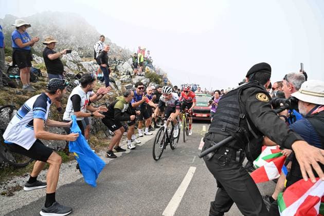 05-09-2025 Vuelta A Espana; Tappa 13 Cabezon De La Sal - Alto De L angliru; 2025, Uae Team Emirates - Xrg; 2025, Visma - Lease A Bike; Almeida, Joao; Vingegaard, Jonas; Alto De L angliru; 