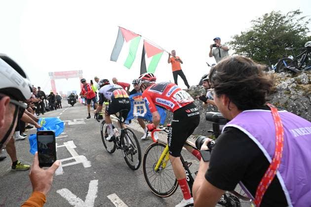 05-09-2025 Vuelta A Espana; Tappa 13 Cabezon De La Sal - Alto De L angliru; 2025, Uae Team Emirates - Xrg; 2025, Visma - Lease A Bike; Almeida, Joao; Vingegaard, Jonas; Alto De L angliru; 
