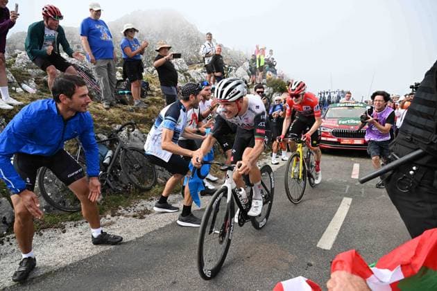 05-09-2025 Vuelta A Espana; Tappa 13 Cabezon De La Sal - Alto De L angliru; 2025, Uae Team Emirates - Xrg; 2025, Visma - Lease A Bike; Almeida, Joao; Vingegaard, Jonas; Alto De L angliru; 