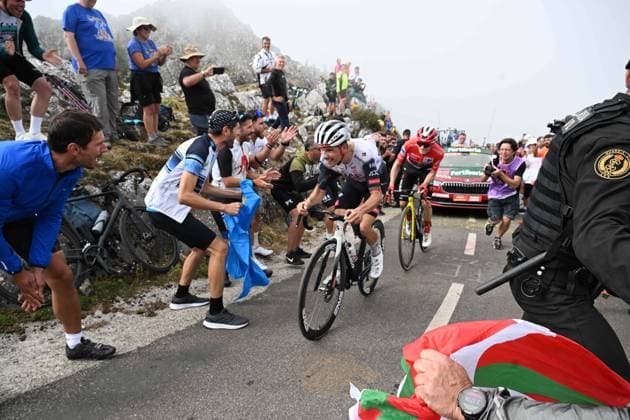 05-09-2025 Vuelta A Espana; Tappa 13 Cabezon De La Sal - Alto De L angliru; 2025, Uae Team Emirates - Xrg; 2025, Visma - Lease A Bike; Almeida, Joao; Vingegaard, Jonas; Alto De L angliru; 