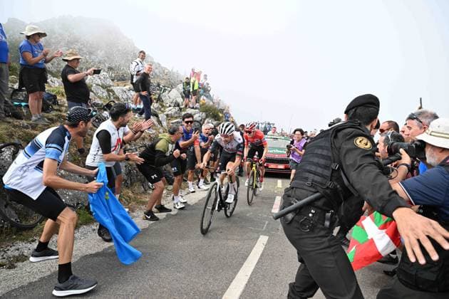 05-09-2025 Vuelta A Espana; Tappa 13 Cabezon De La Sal - Alto De L angliru; 2025, Uae Team Emirates - Xrg; 2025, Visma - Lease A Bike; Almeida, Joao; Vingegaard, Jonas; Alto De L angliru; 