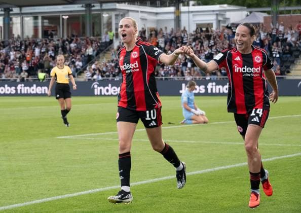05 09 2025, xsltx, Fußball Google Pixel Frauen Bundesliga, Eintracht Frankfurt SGS Essen GÃ raldine Reuteler Eintracht Frankfurt plays around Essen goalkeeper Kim Sindermann SGS Essen and scores to make it 2 0 for Frankfurt, the preparatory work was done by Laura Freigang Eintracht Frankfurt DFL DFB REGULATIONS PROHIBIT ANY USE OF PHOTOGRAPHS as IMAGE SEQUENCES and or QUASI VIDEO