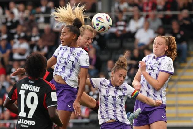 2025 09 05 xJFx Soccer Google Pixel Womens Bundesliga Season 2025 2026 Eintracht Frankfurt SGS Essen v l , Amanda Ilestedt Eintracht Frankfurt köfpt das Tor zum 3 0 DFL DFB REGULATIONS PROHIBIT ANY USE OF PHOTOGRAPHS as IMAGE SEQUENCES and or QUASI VIDEO Copyright: JoaquimxFerreira