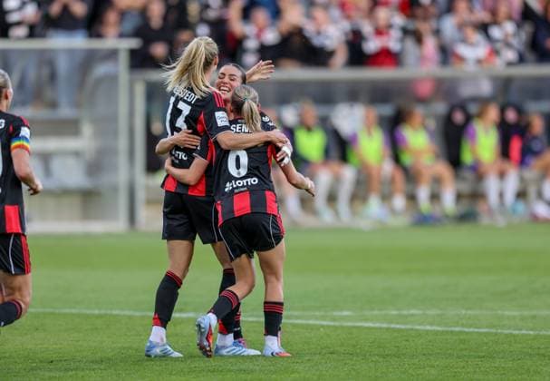 DEU, Frankfurt, Eintracht Frankfurt vs SGS Essen, Google Pixel Frauen Bundesliga DFB, Saison 2526, Stadion am Bretanobad, 1 Spieltag, im Bild Amanda Ilestedt Eintracht Frankfurt 13 scores the goal for 3 0, Jubel und Freude, Erà leta Memeti Eintracht Frankfurt 27 DFB DFL REGULATIONS PROHIBIT ANY USE OF PHOTOGRAPHS AS IMAGE SEQUENCES AND OR QUASI VIDEO, 05 09 2025, Copyright: HMBxMedia HendrikxHamelau