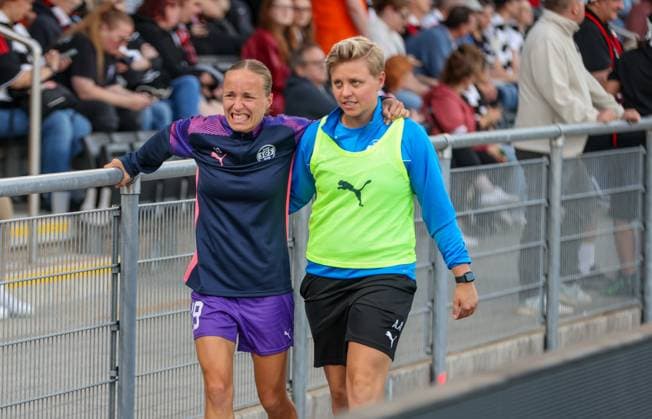 DEU, Frankfurt, Eintracht Frankfurt vs SGS Essen, Google Pixel Frauen Bundesliga DFB, Saison 2526, Stadion am Bretanobad, 1 Spieltag, im Bild Beke Sterner SGS Essen 19 verletzt und mit Schmerzen, Verletzung DFB DFL REGULATIONS PROHIBIT ANY USE OF PHOTOGRAPHS AS IMAGE SEQUENCES AND OR QUASI VIDEO, 05 09 2025, Copyright: HMBxMedia HendrikxHamelau
