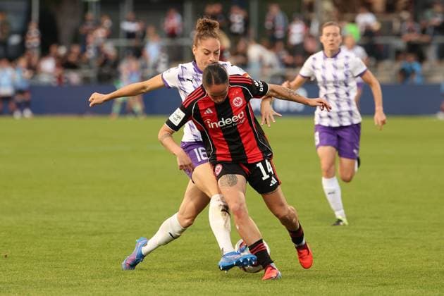 2025 09 05 xJFx Soccer Google Pixel Women Bundesliga Season 2025 2026 Eintracht Frankfurt SGS Essen v l , Jacqueline Meißner SGS Essen , GÃ raldine Reuteler Eintracht Frankfurt Zweikampf, Action, Aktion, Battles for the Ball DFL DFB REGULATIONS PROHIBIT ANY USE OF PHOTOGRAPHS as IMAGE SEQUENCES and or QUASI VIDEO Copyright: JoaquimxFerreira