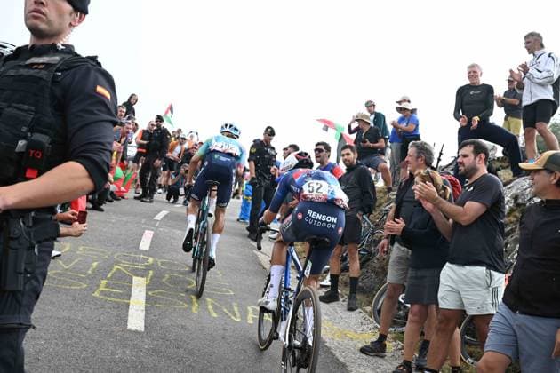 05-09-2025 Vuelta A Espana; Tappa 13 Cabezon De La Sal - Alto De L angliru; 2025, Soudal - Quick Step; 2025, Xds - Astana; Lecerf, William Junior; Tejada Canacue, Harold Alfonso; Alto De L angliru; 