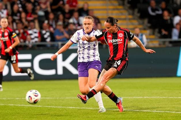 2025 09 05 xJFx Soccer Google Pixel Women Bundesliga Season 2025 2026 Eintracht Frankfurt SGS Essen v l , Paula Flach SGS Essen , GÃ raldine Reuteler Eintracht Frankfurt schiesst das Tor zum 4 0 DFL DFB REGULATIONS PROHIBIT ANY USE OF PHOTOGRAPHS as IMAGE SEQUENCES and or QUASI VIDEO Copyright: JoaquimxFerreira