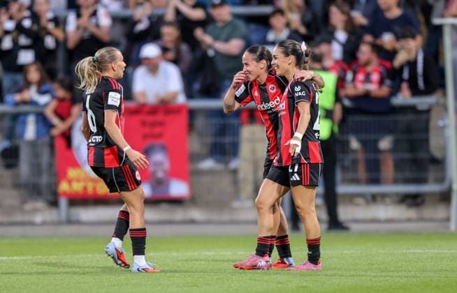 DEU, Frankfurt, Eintracht Frankfurt vs SGS Essen, Google Pixel Frauen Bundesliga DFB, Saison 2526, Stadion am Bretanobad, 1 Spieltag, im Bild GÃ raldine Reuteler Eintracht Frankfurt 14 erzielt das Tor zum 4 0, Jubel mit dem Team DFB DFL REGULATIONS PROHIBIT ANY USE OF PHOTOGRAPHS AS IMAGE SEQUENCES AND OR QUASI VIDEO, 05 09 2025, Copyright: HMBxMedia HendrikxHamelau