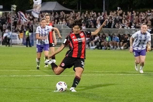 05 09 2025, xsltx, Fußball Google Pixel Frauen Bundesliga, Eintracht Frankfurt SGS Essen v l Remina Chiba Eintracht Frankfurt scores from the penalty spot to make it 5 0 DFL DFB REGULATIONS PROHIBIT ANY USE OF PHOTOGRAPHS as IMAGE SEQUENCES and or QUASI VIDEO