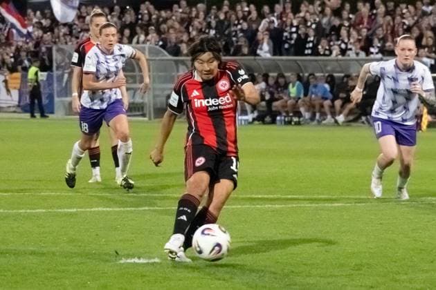 05 09 2025, xsltx, Fußball Google Pixel Frauen Bundesliga, Eintracht Frankfurt SGS Essen v l Remina Chiba Eintracht Frankfurt scores from the penalty spot to make it 5 0 DFL DFB REGULATIONS PROHIBIT ANY USE OF PHOTOGRAPHS as IMAGE SEQUENCES and or QUASI VIDEO