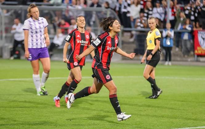 DEU, Frankfurt, Eintracht Frankfurt vs SGS Essen, Google Pixel Frauen Bundesliga DFB, Saison 2526, Stadion am Bretanobad, 1 Spieltag, im Bild Remina Chiba Eintracht Frankfurt 15 erzielt per Penfmeter das Tor zum 5 0, Jubel DFB DFL REGULATIONS PROHIBIT ANY USE OF PHOTOGRAPHS AS IMAGE SEQUENCES AND OR QUASI VIDEO, 05 09 2025, Copyright: HMBxMedia HendrikxHamelau