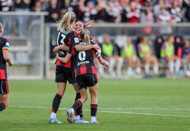 DEU, Frankfurt, Eintracht Frankfurt vs SGS Essen, Google Pixel Frauen Bundesliga DFB, Saison 2526, Stadion am Bretanobad, 1 Spieltag, im Bild Amanda Ilestedt Eintracht Frankfurt 13 scores the goal for 3 0, Jubel und Freude, Erà leta Memeti Eintracht Frankfurt 27 DFB DFL REGULATIONS PROHIBIT ANY USE OF PHOTOGRAPHS AS IMAGE SEQUENCES AND OR QUASI VIDEO, 05 09 2025, Copyright: HMBxMedia HendrikxHamelau
