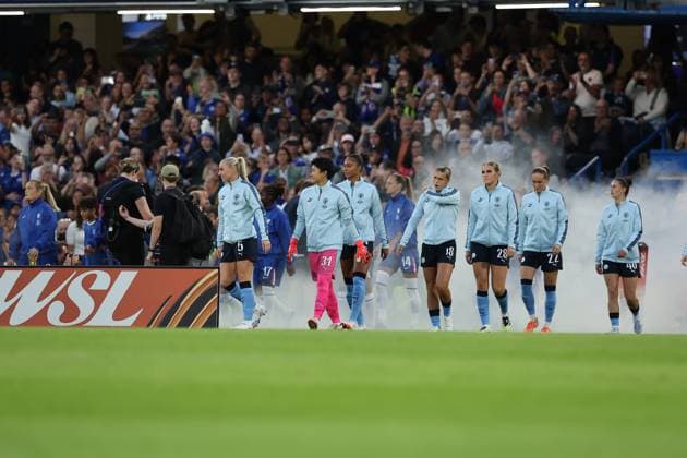 5th September 2025; Stamford Bridge, London, England: Womens Super League Football, Chelsea versus Manchester City Women; Manchester City players appearing for the start of the match  KatiexChan
