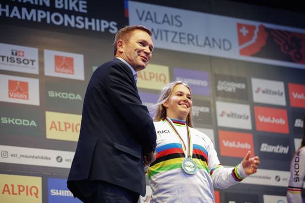 2025 UCI Mountain Bike World Championships Picture by Ed Sykes SWpix.com - 05 09 2025 - Cycling - 2025 UCI Mountain Bike World Championships - Pump Track - Monthey, Valais, Switzerland - Women Elite Pump Track Podium - Sabina KoÅ¡arkova (Czechia) receiving the Gold Medal from David Lappartient President of the UCI to become World Champion Copyright: x xSWpix.comx(t axPhotographyxHubxLtd)xEdxSykes SWpix.comx SWP-3030-1855