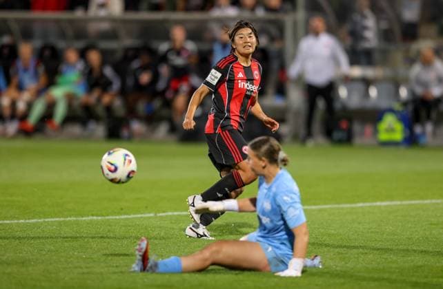 DEU, Frankfurt, Eintracht Frankfurt vs SGS Essen, Google Pixel Frauen Bundesliga DFB, Saison 2526, Stadion am Bretanobad, 1 Spieltag, im Bild Remina Chiba Eintracht Frankfurt 15 DFB DFL REGULATIONS PROHIBIT ANY USE OF PHOTOGRAPHS AS IMAGE SEQUENCES AND OR QUASI VIDEO, 05 09 2025, Copyright: HMBxMedia HendrikxHamelau
