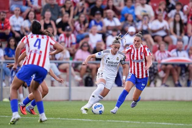 September 5, 2025, Madrid, Madrid, Spain: Athenea del Castillo of Real Madrid and Vilde Boe Risa of Atletico Madrid compete for the ball during the Spanish Women League, Liga F, football match played between Atletico de Madrid and Real Madrid at Centro Deportivo Alcala de Henares on September 5, 2025 in Madrid, Spain. Madrid Spain - ZUMAa181 20250905_zaa_a181_017 Copyright: xDennisxAgyemanx