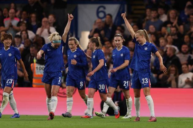 London, England, 5th September 2025. Aggie Beever-Jones (R) of Chelsea celebrates with Ellie Carpenter (2nd L) after scoring the opening goal during the Chelsea Women vs Manchester City Women Barclay s Women s Super League match at Stamford Bridge, London. Picture credit should read: Paul Terry Sportimage EDITORIAL USE ONLY. No use with unauthorised audio, video, data, fixture lists, club league logos or live services. Online in-match use limited to 120 images, no video emulation. No use in betting, games or single club league player publications. SPI_012_PT_Chelsea_W_Man_City_W SPI-4112-0012