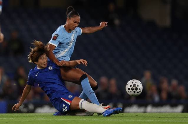 London, England, 5th September 2025. Maika Hamano of Chelsea and Jade Rose of Manchester City challenge for the ball during the Chelsea Women vs Manchester City Women Barclay s Women s Super League match at Stamford Bridge, London. Picture credit should read: Paul Terry Sportimage EDITORIAL USE ONLY. No use with unauthorised audio, video, data, fixture lists, club league logos or live services. Online in-match use limited to 120 images, no video emulation. No use in betting, games or single club league player publications. SPI_014_PT_Chelsea_W_Man_City_W SPI-4112-0014