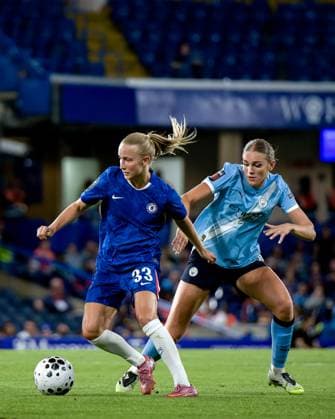 London, England, September 05 2025: Aggie Beever-Jones (33 Chelsea) and Gracie Prior (28 Manchester City) in action during the Womens Super League game between Chelsea and Manchester City at Stamford Bridge in London, England. (Photo by Pedro Porru Sports Press Photo SPP) Copyright: xPedroxPorrux xSPPx Sportspressphoto_SPR20513