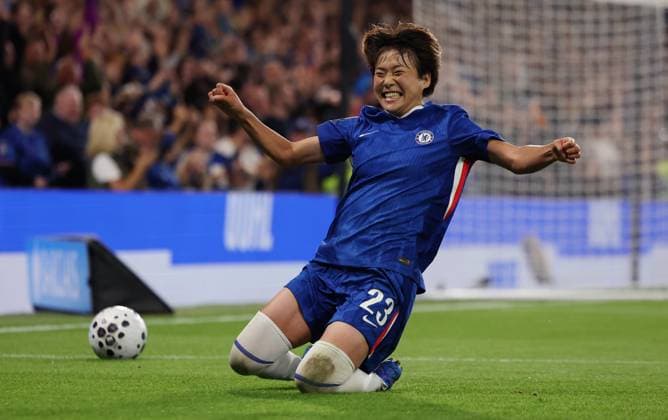 London, England, 5th September 2025. Maika Hamano of Chelsea celebrates after scoring to make it 2-0 during the Chelsea Women vs Manchester City Women Barclay s Women s Super League match at Stamford Bridge, London. Picture credit should read: Paul Terry Sportimage EDITORIAL USE ONLY. No use with unauthorised audio, video, data, fixture lists, club league logos or live services. Online in-match use limited to 120 images, no video emulation. No use in betting, games or single club league player publications. SPI_024_PT_Chelsea_W_Man_City_W SPI-4112-0024