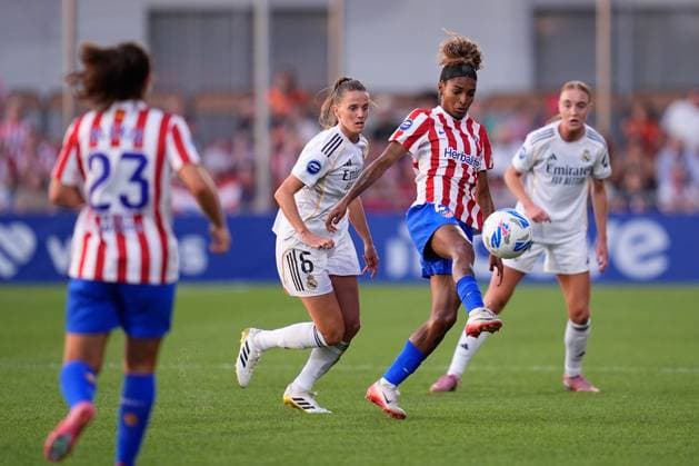 September 5, 2025, Madrid, Madrid, Spain: Luany Vitoria of Atletico Madrid controls the ball during the Spanish Women League, Liga F, football match played between Atletico de Madrid and Real Madrid at Centro Deportivo Alcala de Henares on September 5, 2025 in Madrid, Spain. Madrid Spain - ZUMAa181 20250905_zaa_a181_033 Copyright: xDennisxAgyemanx