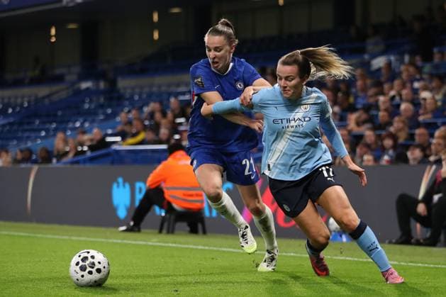 5th September 2025; Stamford Bridge, London, England: Womens Super League Football, Chelsea versus Manchester City Women; Niamh Charles of Chelsea and Lauren Hemp of Manchester City compete for the ball  KatiexChan