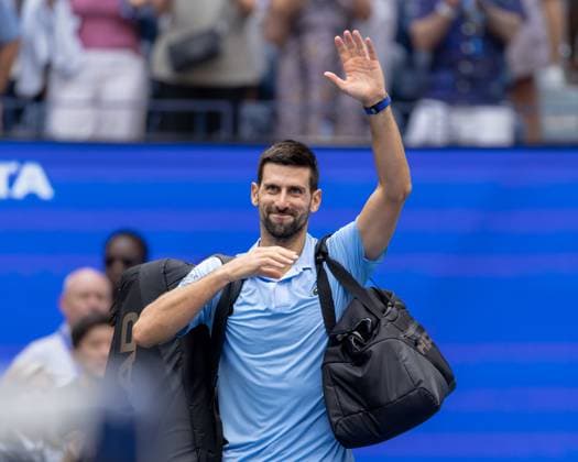 Novak Djokovic SRB says goodbye to the crowd, fans after the defeat, US Open Championships 2023, USTA Billie Jean King National Tennis Center, Flushing Meadows, New York, USA Copyright: xJuergenxHasenkopfx