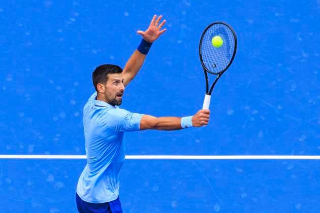 September 5, 2025, Flushing Meadows, New York, USA: Novak Djokovic hits a high backhand during his semifinals match against Carlos Alcaraz on Day 13 of the 2025 US Open at USTA Billie Jean King National Tennis Center on Friday September 5, 2025 in the Flushing neighborhood of the Queens borough of New York City. JAVIER ROJAS PI Flushing Meadows USA - ZUMAp124 20250905_zaa_p124_055 Copyright: xJavierxRojasx
