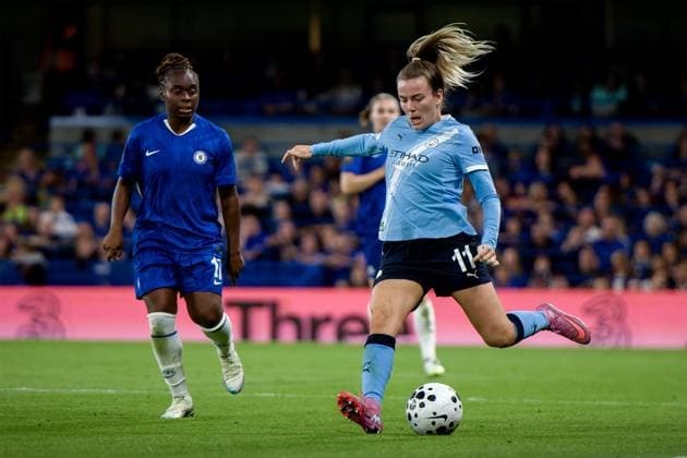 London, England, September 05 2025: Lauren Hemp (11 Manchester City) in action during the Womens Super League game between Chelsea and Manchester City at Stamford Bridge in London, England. (Photo by Pedro Porru Sports Press Photo SPP) Copyright: xPedroxPorrux xSPPx Sportspressphoto_SPR20649