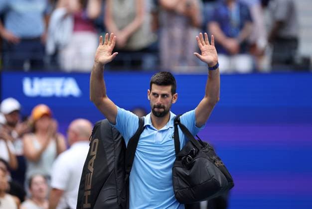 Novak Djokovic thanks the crowd as he leaves the court 2025 US Open, Day Thirteen, USTA Billie Jean King National Tennis Center, New York, USA - 05 Sept 2025New York USTA Billie Jean King National T New York (NY) United States of America  Copyright: xEllaxLing Shutterstockx 15467790az
