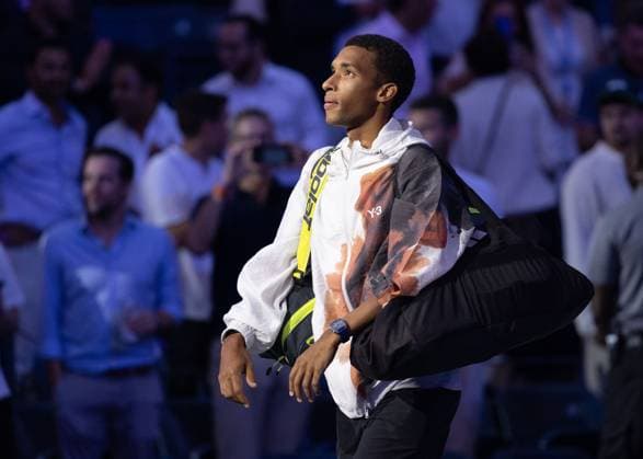 Felix Auger Aliassime CAN enters the court before the start of the match, US Open Championships 2023, USTA Billie Jean King National Tennis Center, Flushing Meadows, New York, USA Copyright: xJuergenxHasenkopfx