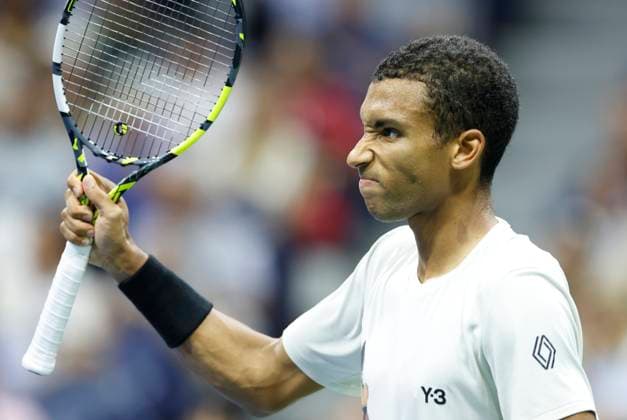 Felix Auger-Aliassime of Canada reacts after winning a point in the 2nd set against Jannik Sinner of Italy in a Men s semifinal match at the 2025 US Open Tennis Championship at the USTA Billie Jean King National Tennis Center in New York City on Friday, September 5, 2025.  NYP20250905813 JOHNxANGELILLO